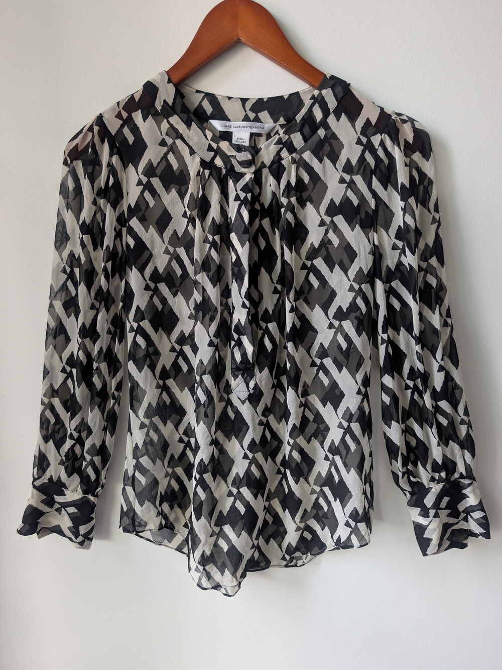 Diane von Furstenberg DVF 100% Silk Abstract Print Blouse